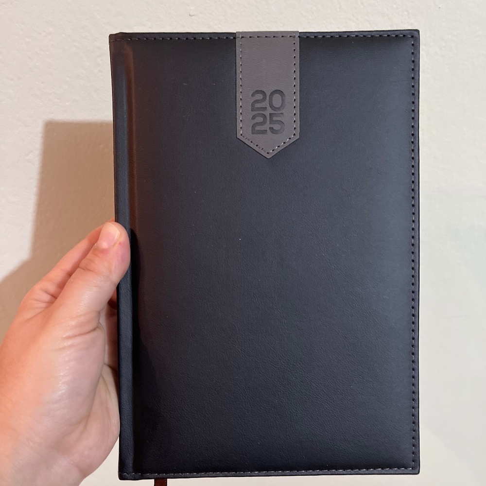 100% genuine Italian leather Spanish agenda year 2025